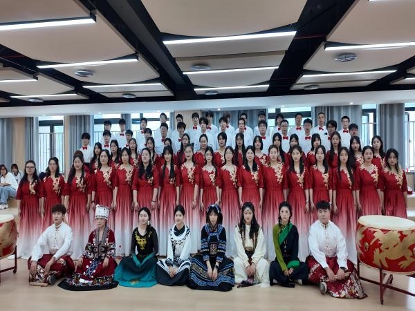 弦歌不辍，薪火相传——电子信息与通信工程学院积极参与校园师生合唱比赛获优秀奖