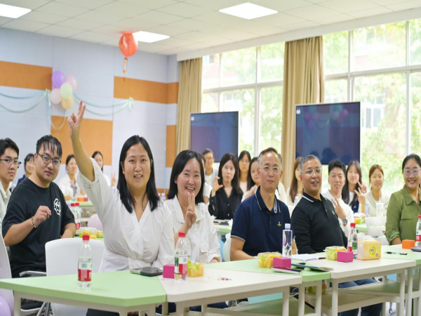 月圆电通·凝心逐光——电子信息与通信工程学院中秋师生联谊活动